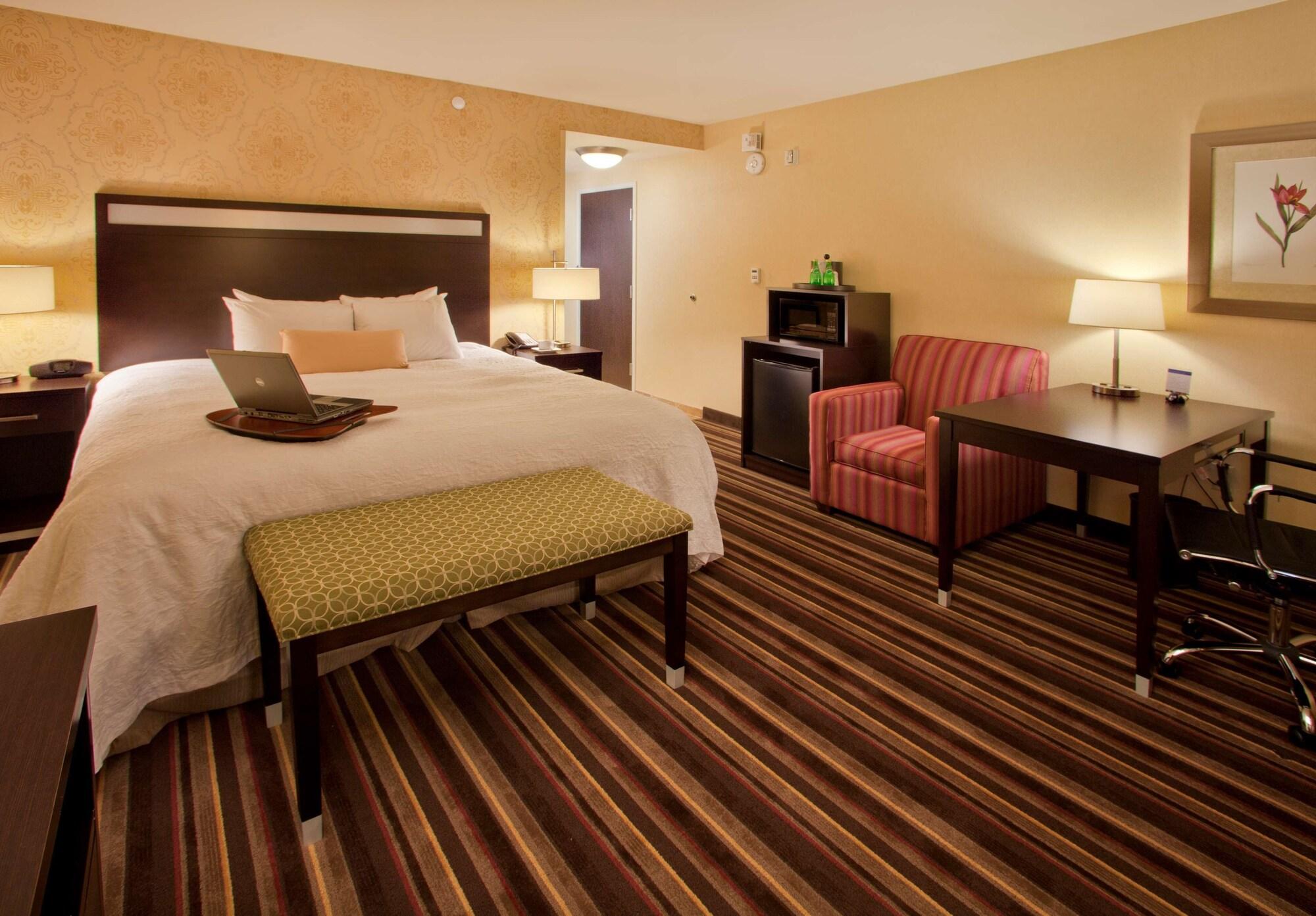Hampton Inn & Suites Seattle/Федерал-Уэй Экстерьер фото