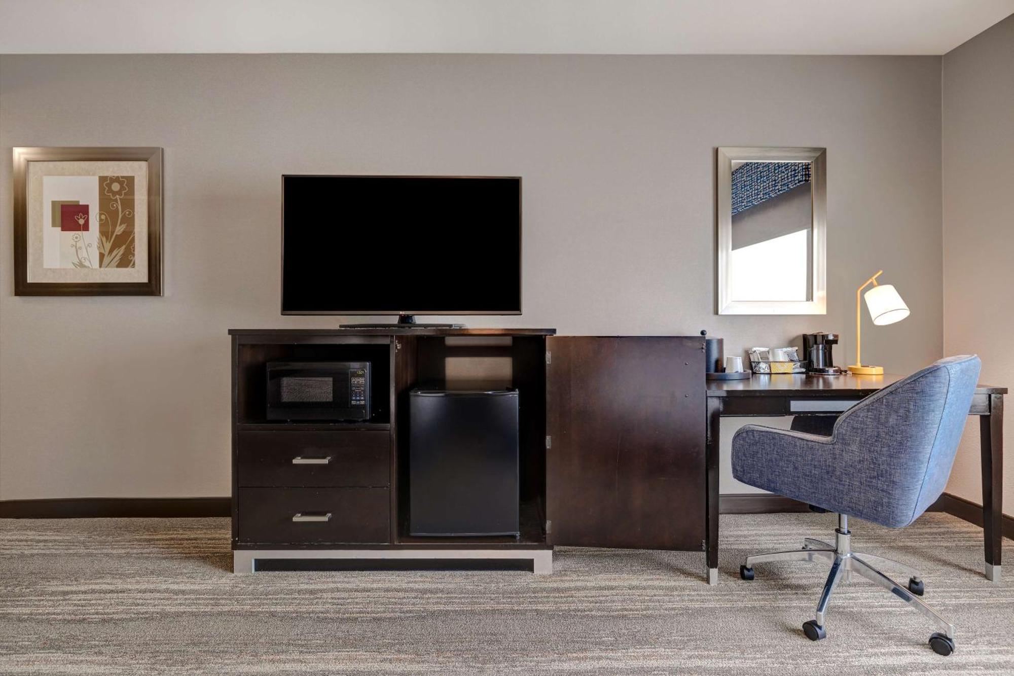 Hampton Inn & Suites Seattle/Федерал-Уэй Экстерьер фото