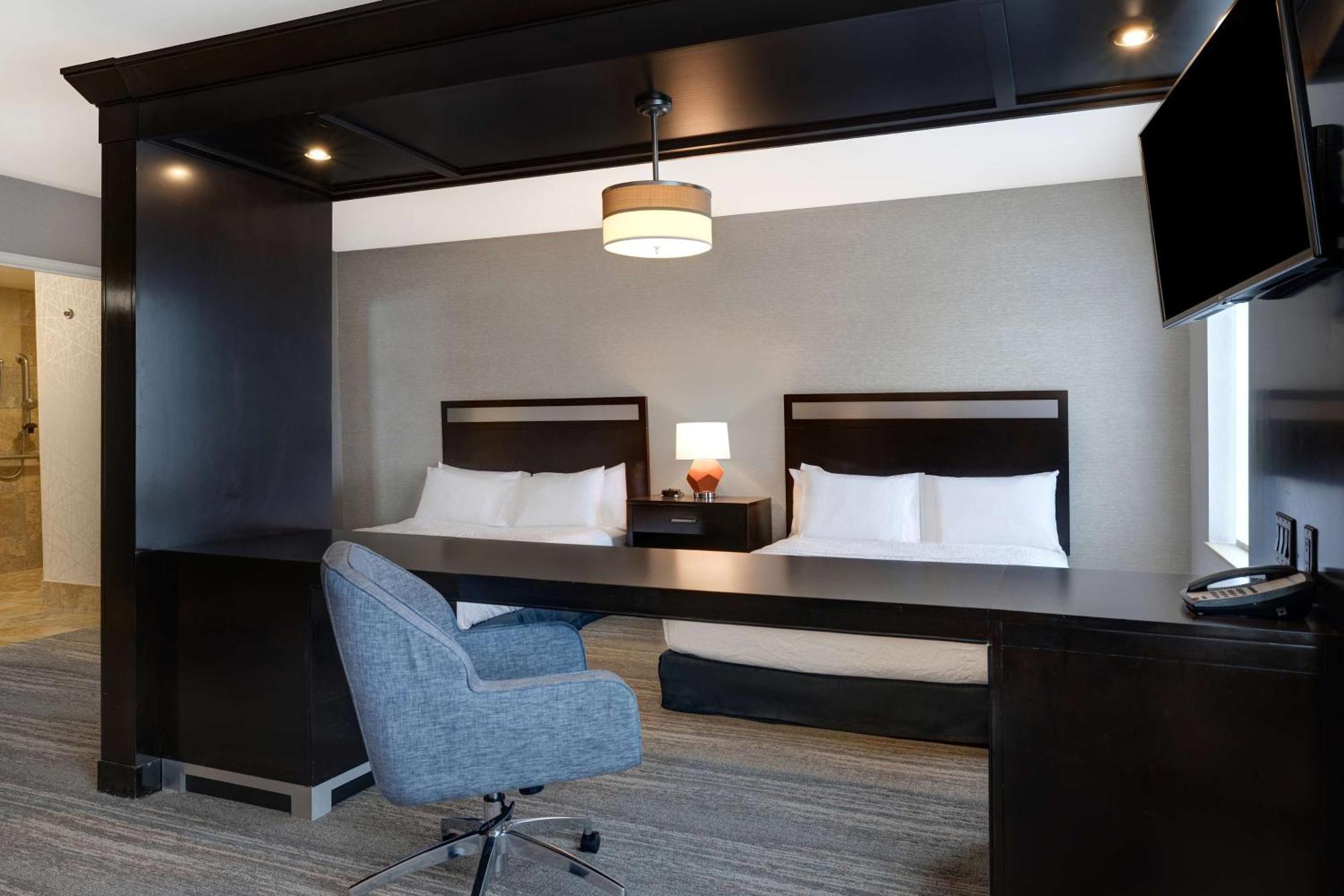 Hampton Inn & Suites Seattle/Федерал-Уэй Экстерьер фото