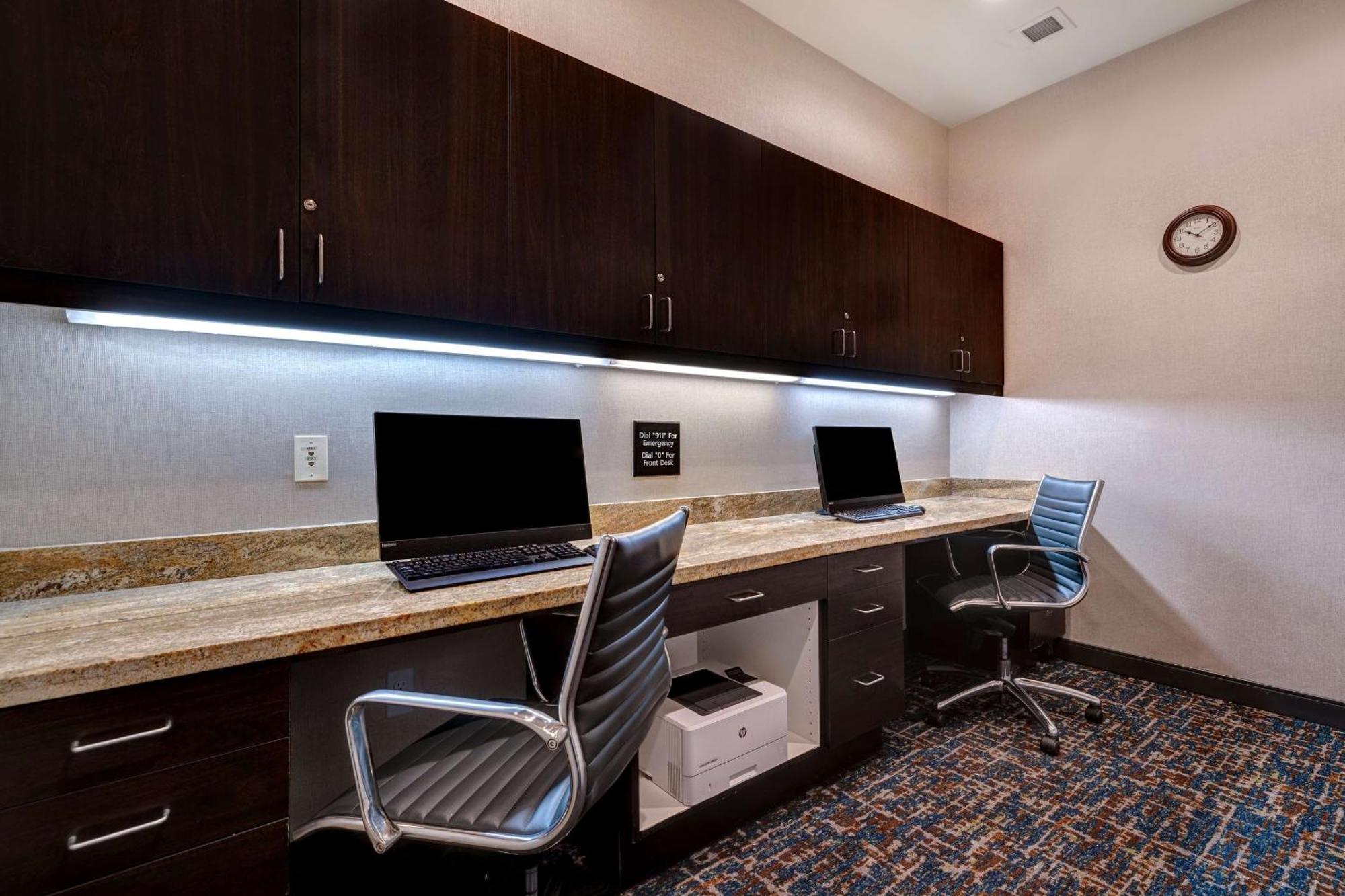 Hampton Inn & Suites Seattle/Федерал-Уэй Экстерьер фото