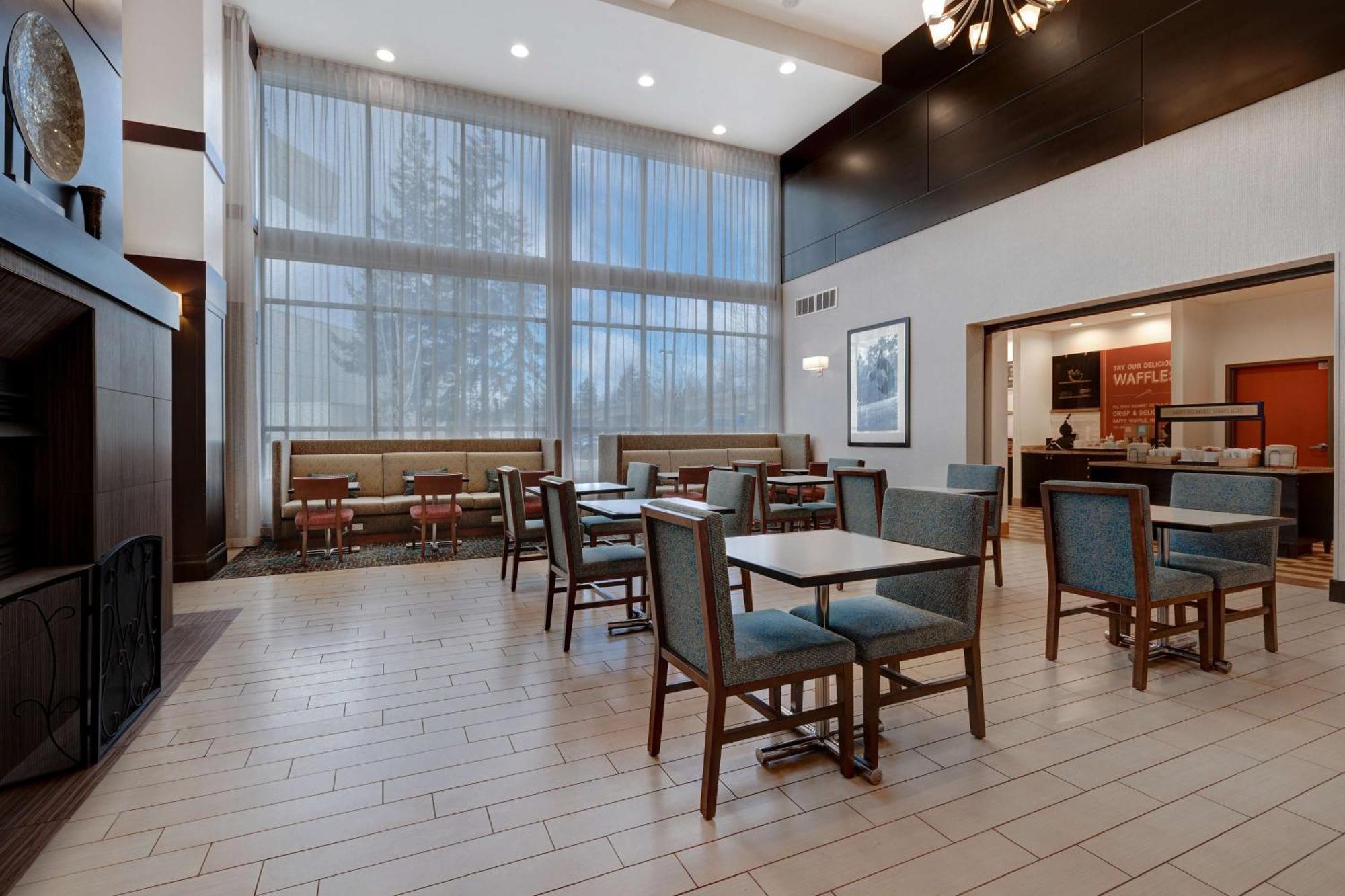 Hampton Inn & Suites Seattle/Федерал-Уэй Экстерьер фото