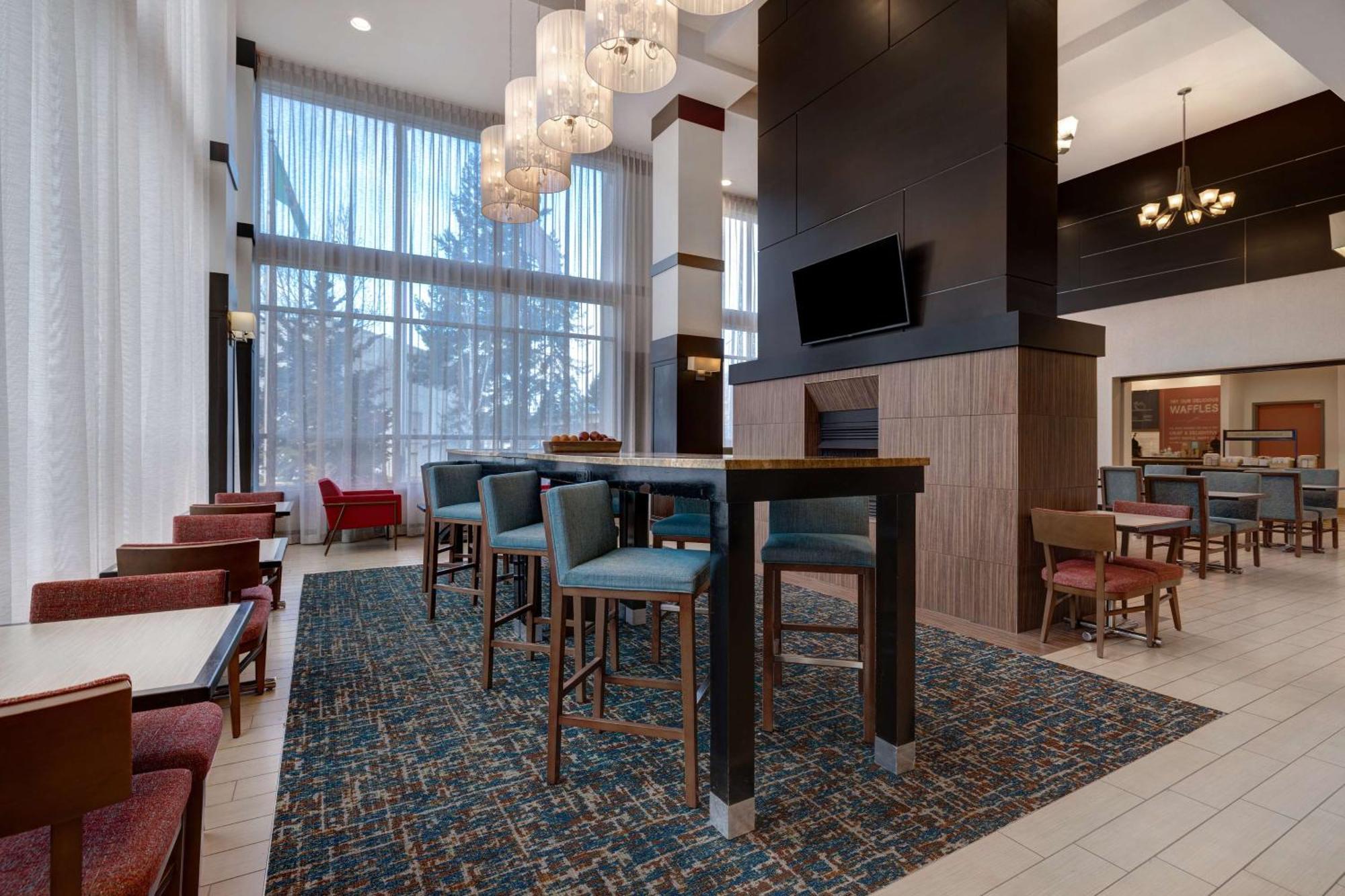 Hampton Inn & Suites Seattle/Федерал-Уэй Экстерьер фото